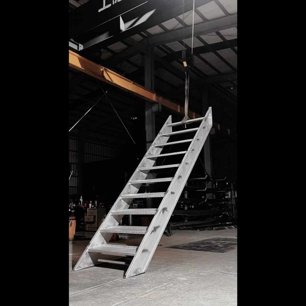 鋼構樓梯、不銹鋼樓梯、鐵樓梯、白鐵花板樓梯、樓梯踏板、一體式