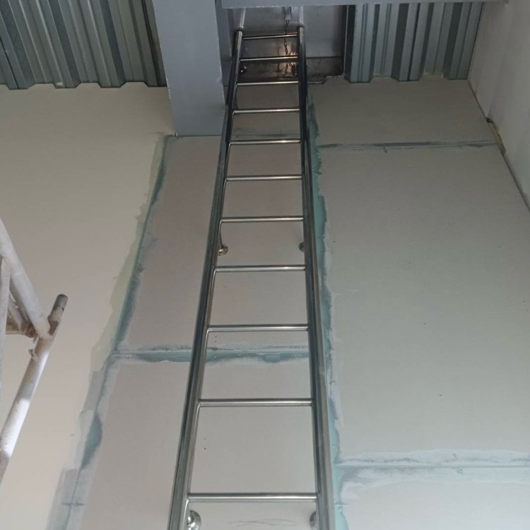 不鏽鋼梯、鐵屋爬梯、客製化尺寸、屋頂樓梯、白鐵梯、逃生梯