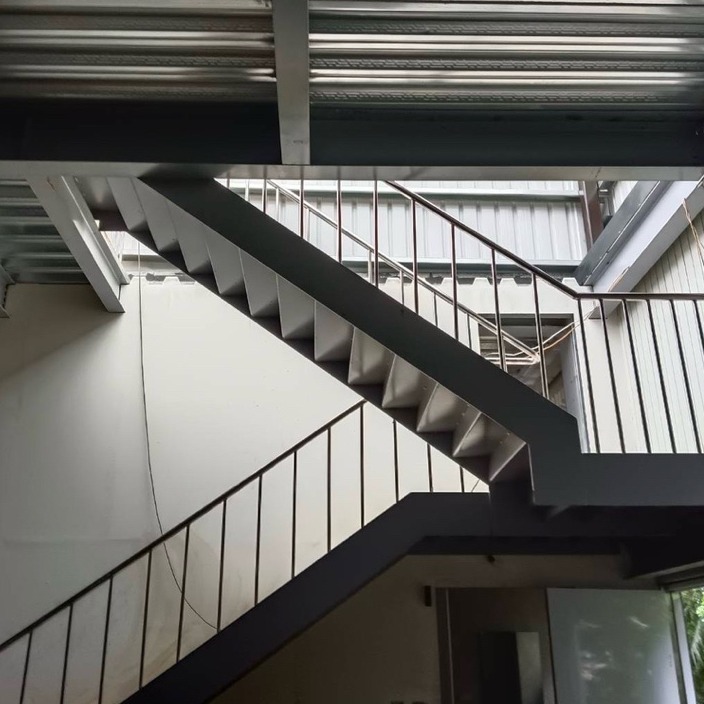 廠房欄杆、直立式欄杆、不鏽鋼護欄、白鐵欄杆、鋼骨欄杆、防撞欄、保護欄