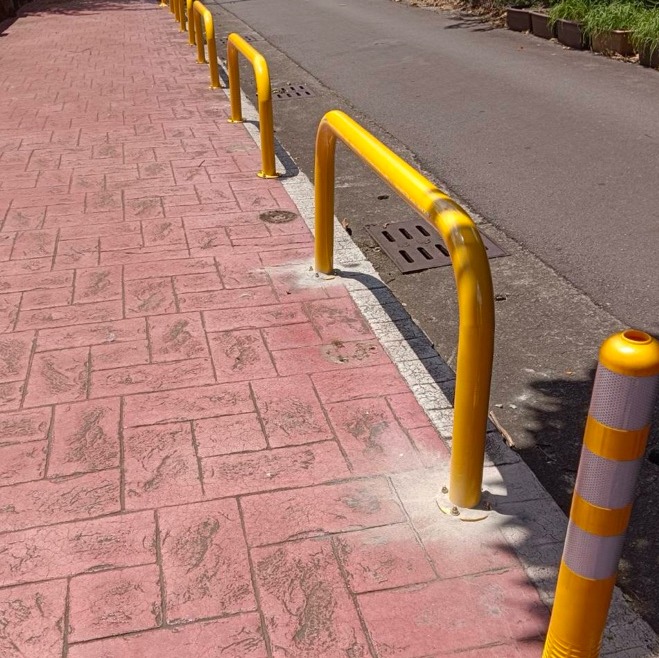 寬度165高度62公分 顏色黃色
僅限於水泥地 每組膨脹螺絲8個 水泥鑽尾要用12.7 