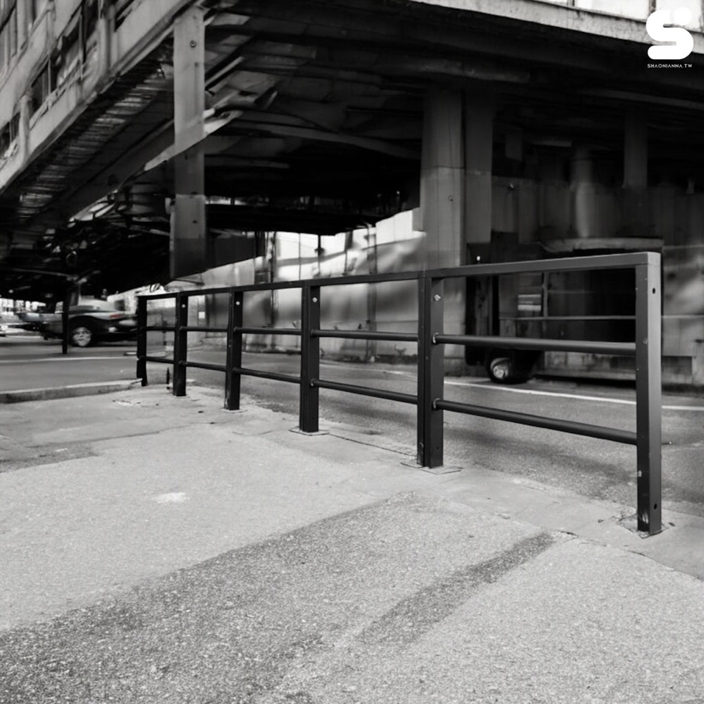 鐵製道路欄杆 停車場交通隔離防護欄 高強度戶外道路用道路隔離欄杆 鐵製防護柱 停車場工地交通安全防撞