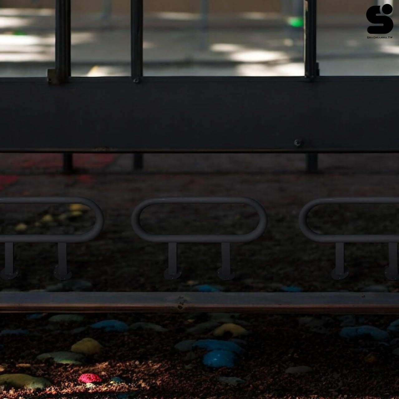 停車場造型防撞器、警示欄杆、防衝撞護欄、倒車安全措施、造型欄杆、停車防護桿、美化空間、汽車緩衝擋架