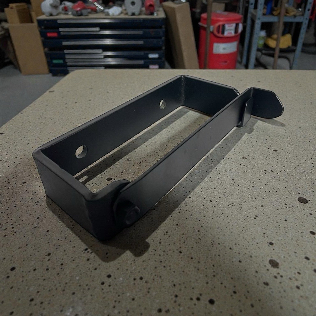 捲門柱固定器、鐵製活動開關、邊柱器、大門柱、捲門邊柱活動器、收納、牆壁鐵柱架