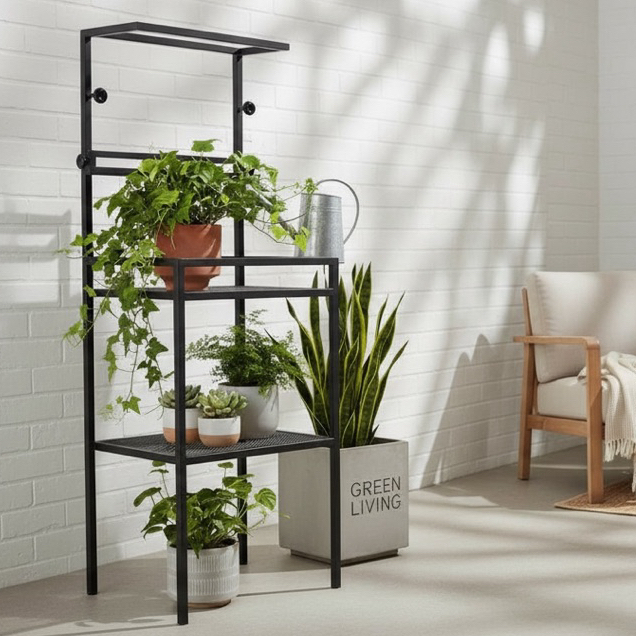一體成型工業風鐵製植物架，出貨即為完成品，免組裝、開箱即可使用，結構穩固、不易晃動，適合塊根植物、多肉、觀葉植物展示使用。
