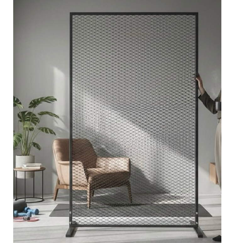 總高190公分、面寬100公分，比例大器，適合空間展示與裝潢搭配。底腳分離式結構，擺放穩定，依需求彈性配置。網格設計可搭配掛鉤、層板使用，適合展示商品、收納或牆面裝飾。適用於居家、工作室、店面與商業空間，兼具實用性與視覺美感。