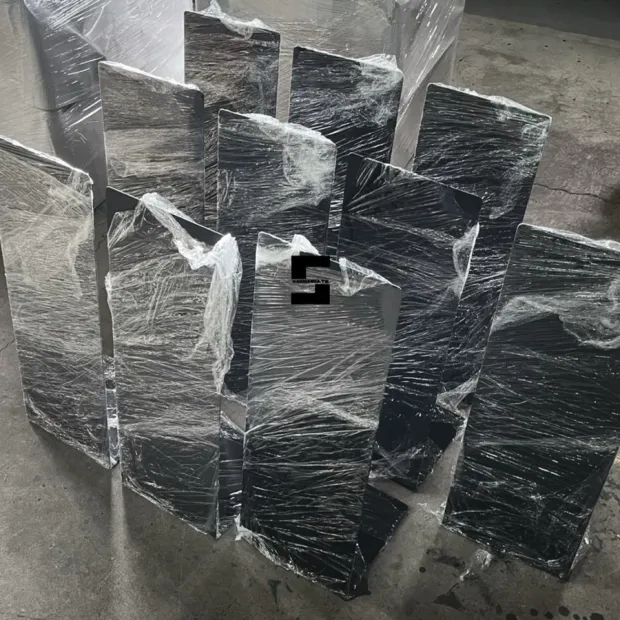 立牌、引導顧客、活動宣傳、吸引顧客目光、傳達資訊、提升品牌形象和增加銷售