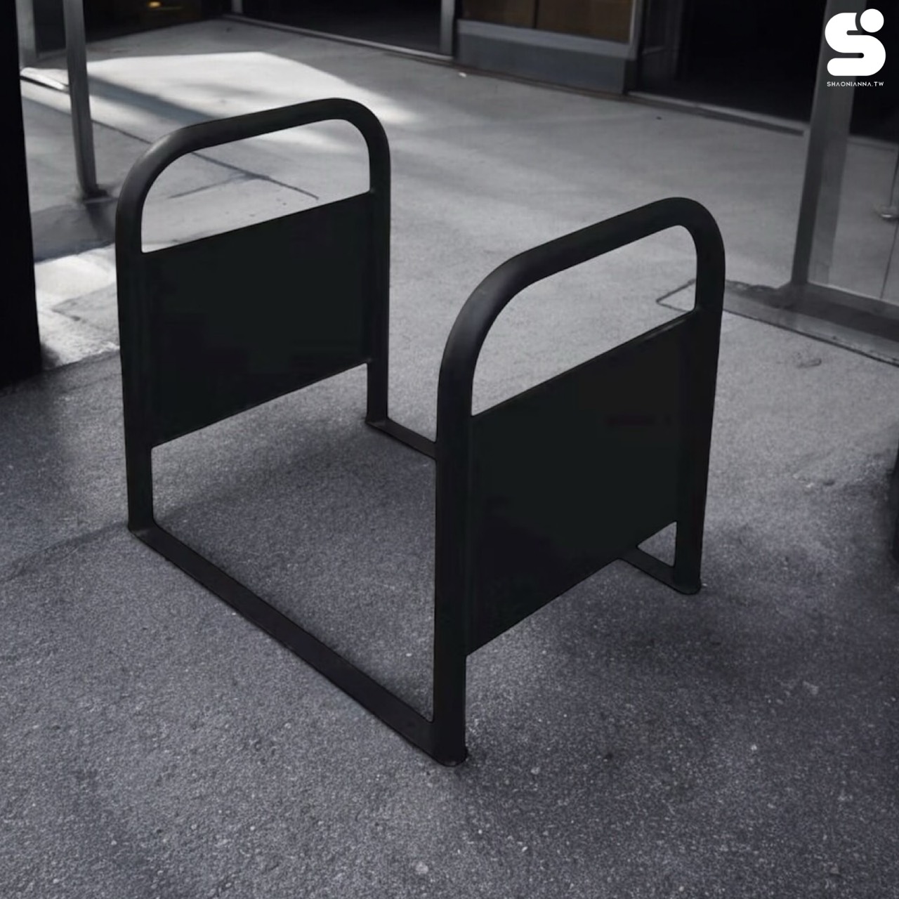 通道拒馬、出入口架、店面口通道架、入口架、佔位架、走道口、店面架、通道、動線架、陸橋、加板人行通道架禁止停車