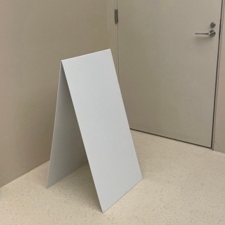 店面門口立牌、營業時間、加大三角立牌、可磁鐵吸附招牌、警示立牌、咖啡廳、餐廳、裝飾配件、金屬立牌、A字立牌