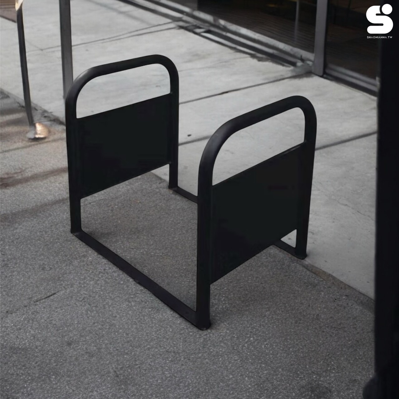 通道拒馬、出入口架、店面口通道架、入口架、佔位架、走道口、店面架、通道、動線架、陸橋、加板人行通道架禁止停車